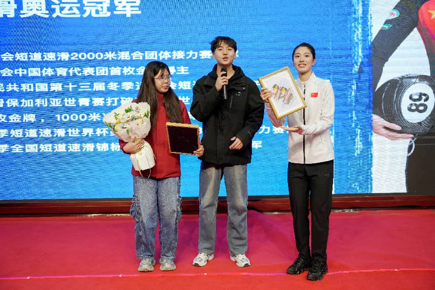 还发言了